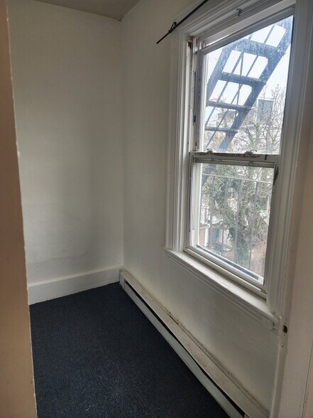Building Photo - 49 Everett St