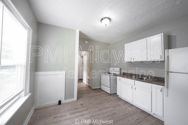 Building Photo - 2901 N Chester Ave