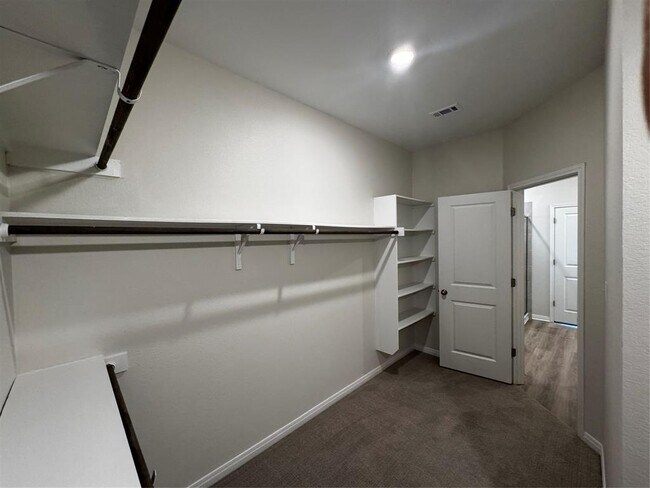 Building Photo - 905 Copper Frond Way
