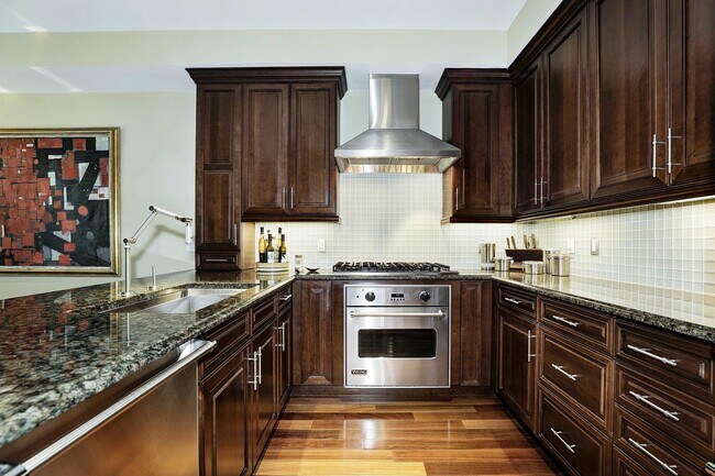 Building Photo - 3 Henley Pl