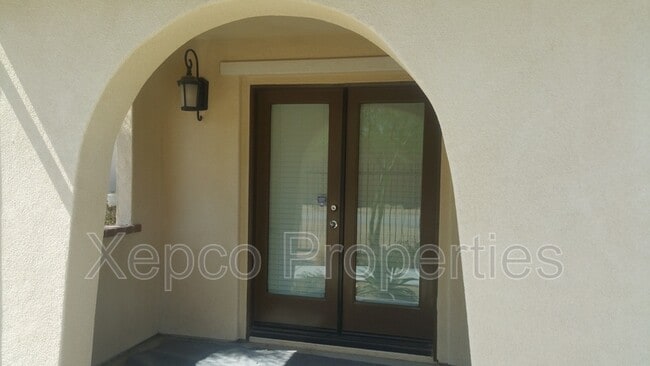 Building Photo - 230 Paseo Bravo