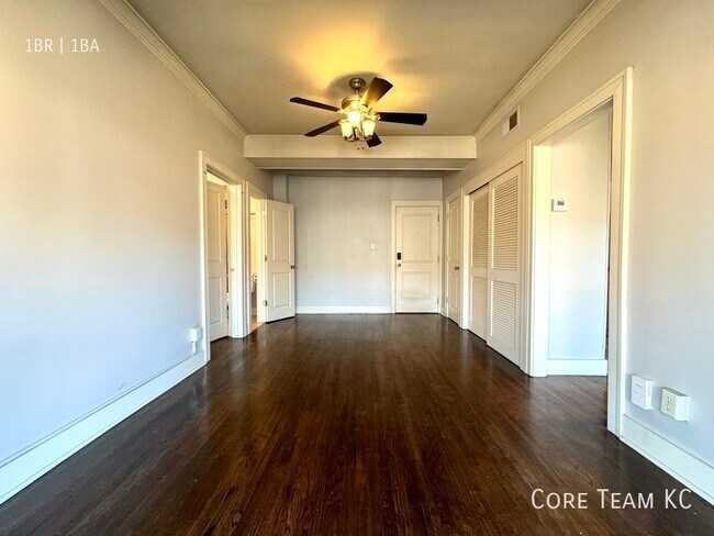 Building Photo - 710 W 48th St