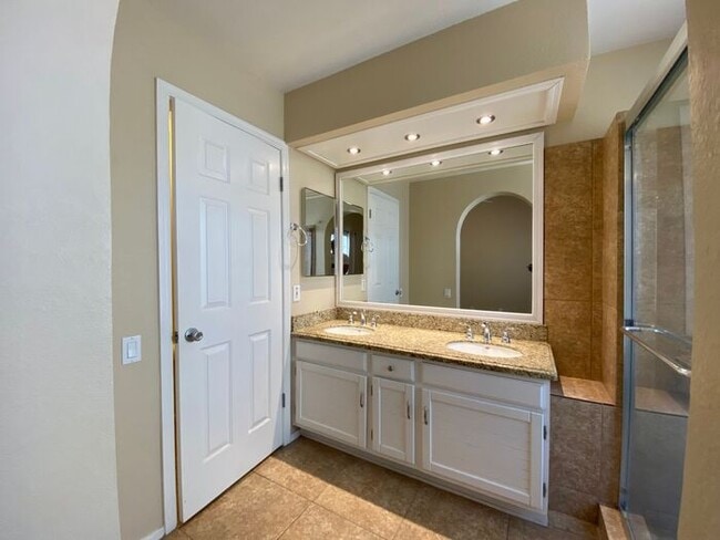 Building Photo - Scottsdale 3 bedroom 2 bath single level home