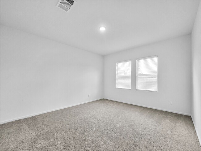 Building Photo - 28410 Selsdon Ct