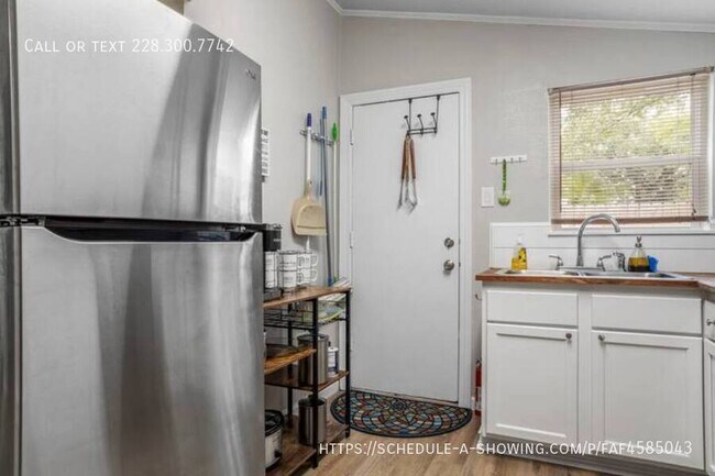 Building Photo - 1807 Curcor Dr