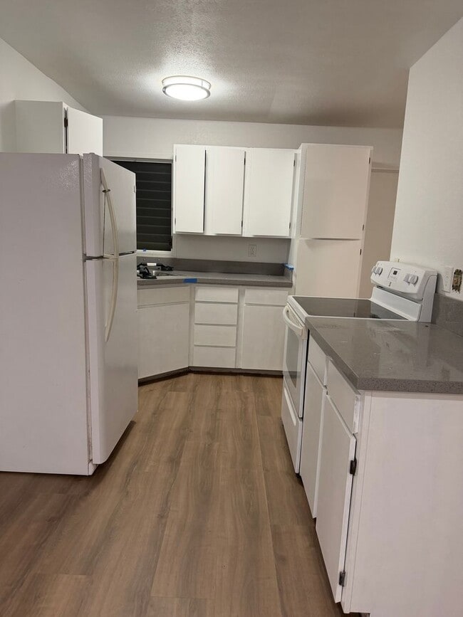 Building Photo - 2 bedroom 1 bath Cottage in the Aliamanu/Salt Lake area