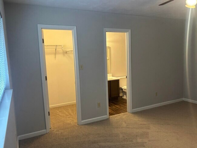 Building Photo - 2901 Richview Park Cir S