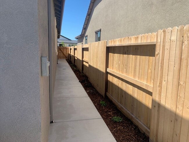 Building Photo - Brand NEW 4 bedroom 1 story home Rancho Co...