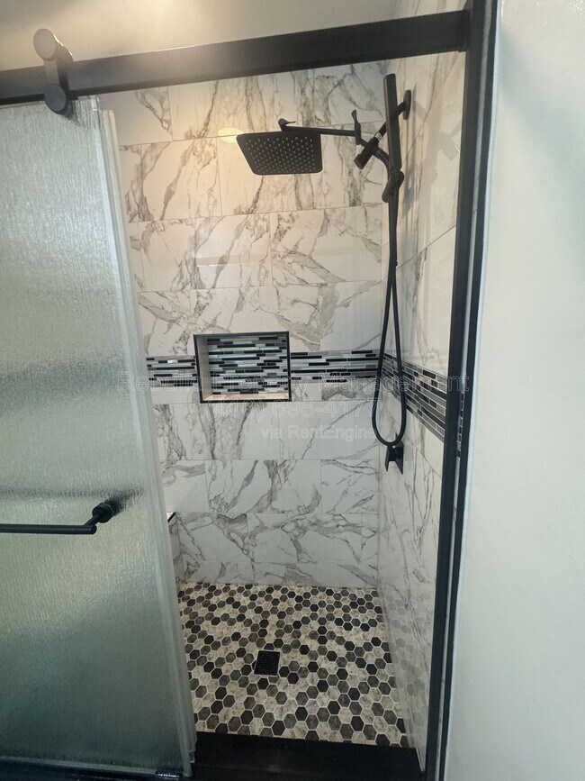 Building Photo - 54 Royalty Cir