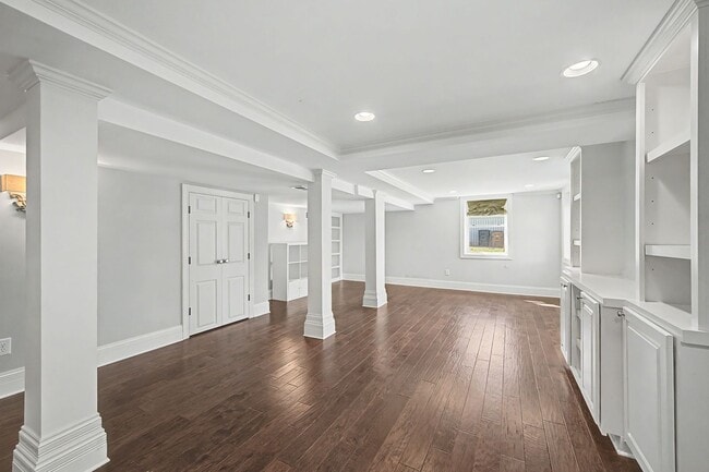 Building Photo - Beautiful 4BD/3.5BA home in the heart of Green Hills.