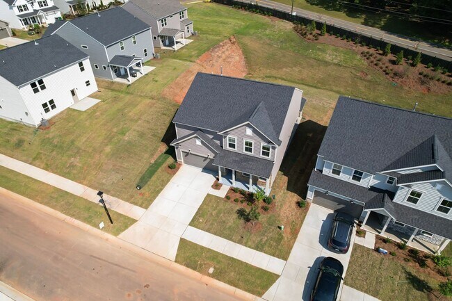 Building Photo - 5 Bed + 3 Bath Single Family Home in Charl...