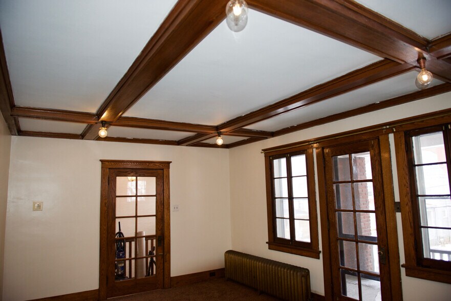 Building Photo - 9 Dinsmore Ave