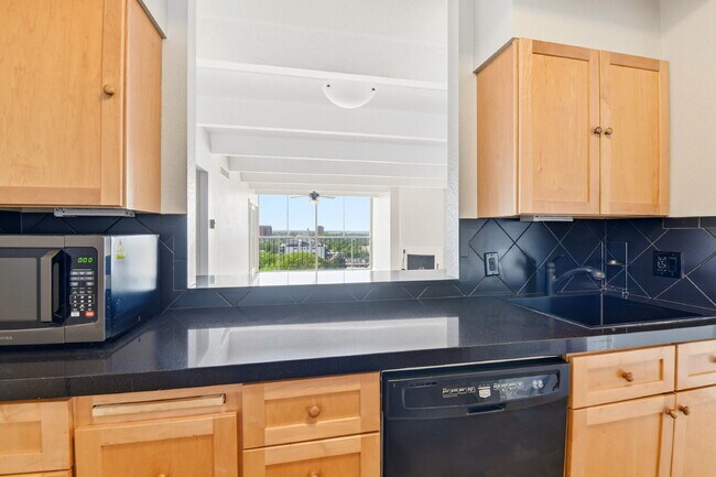 Building Photo - $2,345.95 - 2 Bed, 2 Bath Condo in Denver with Central AC!
