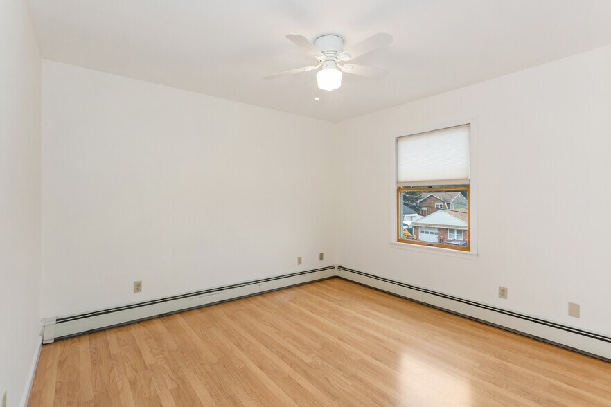 Building Photo - 130 N 7th St