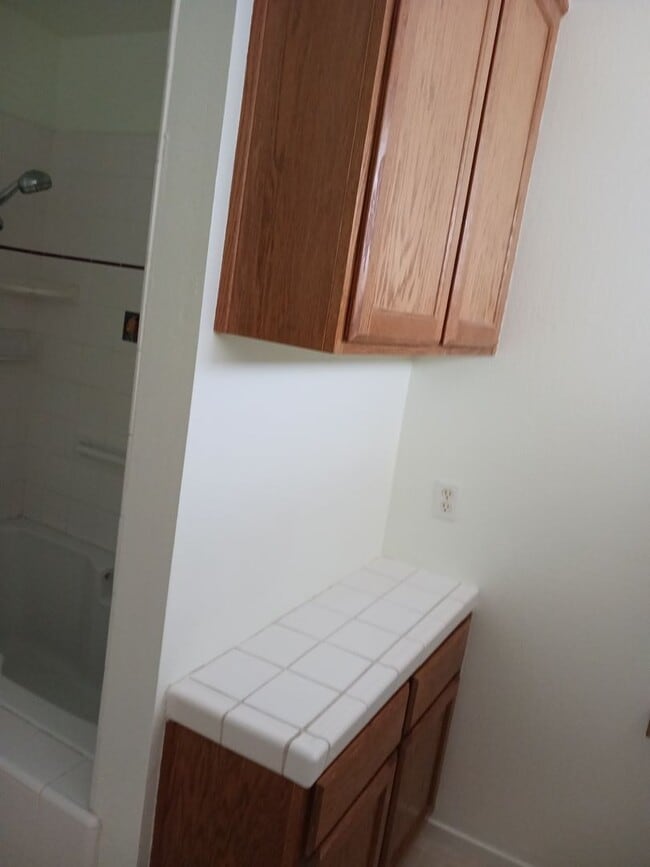 Building Photo - Duplex for RENT!