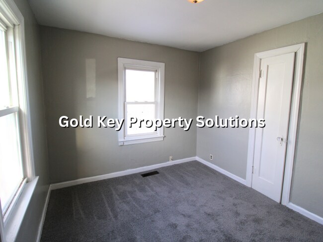 Building Photo - MEADOWBROOK AREA 2 BR 1 BA House with Central Air and Bonus Room (NO SECTION 8)