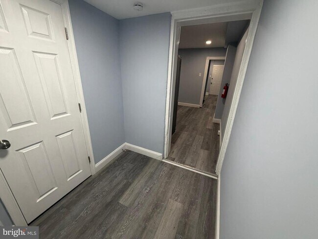 Building Photo - 363 E Airy St