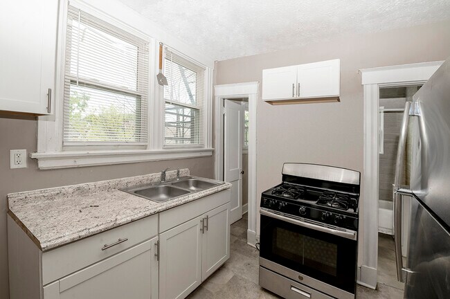 Building Photo - 1537 Burdette Ct