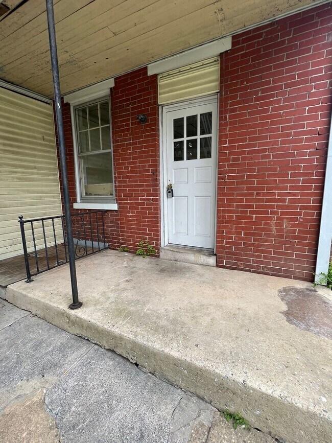 Building Photo - 1434 1st Ave
