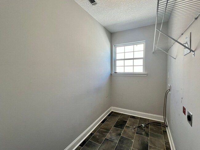 Building Photo - AVAILABLE EARLY APRIL 2026! (Pet Friendly)