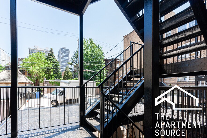 Building Photo - 5733 N Winthrop Ave
