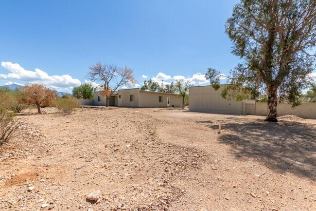 Building Photo - 7880 S Ave De Pina