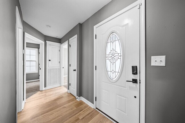 Building Photo - Pet Friendly Three Bedroom!