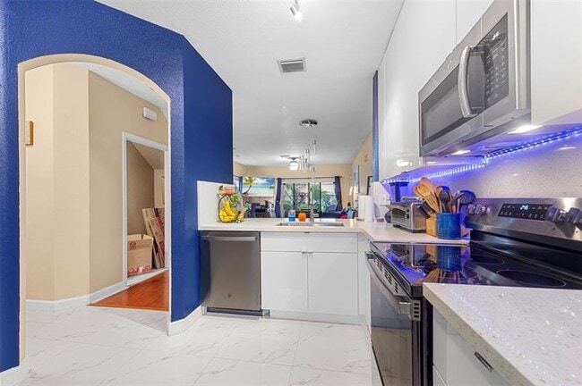 Building Photo - 5921 Riverside Ave