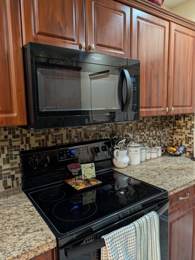 Building Photo - 2734 NE 27th Ct