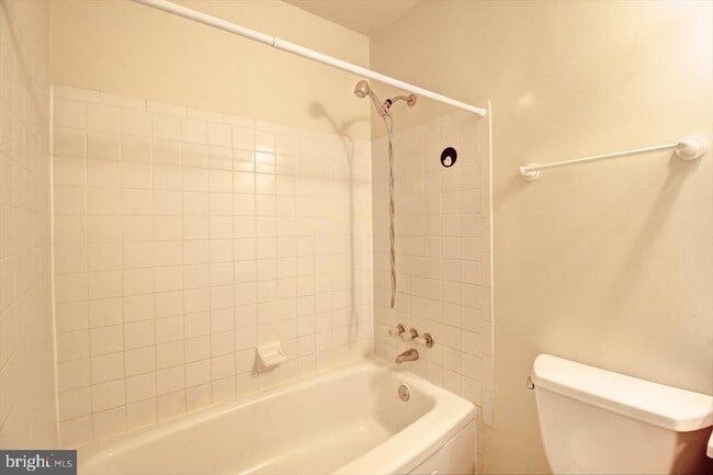 Building Photo - 285 Pinoak Dr