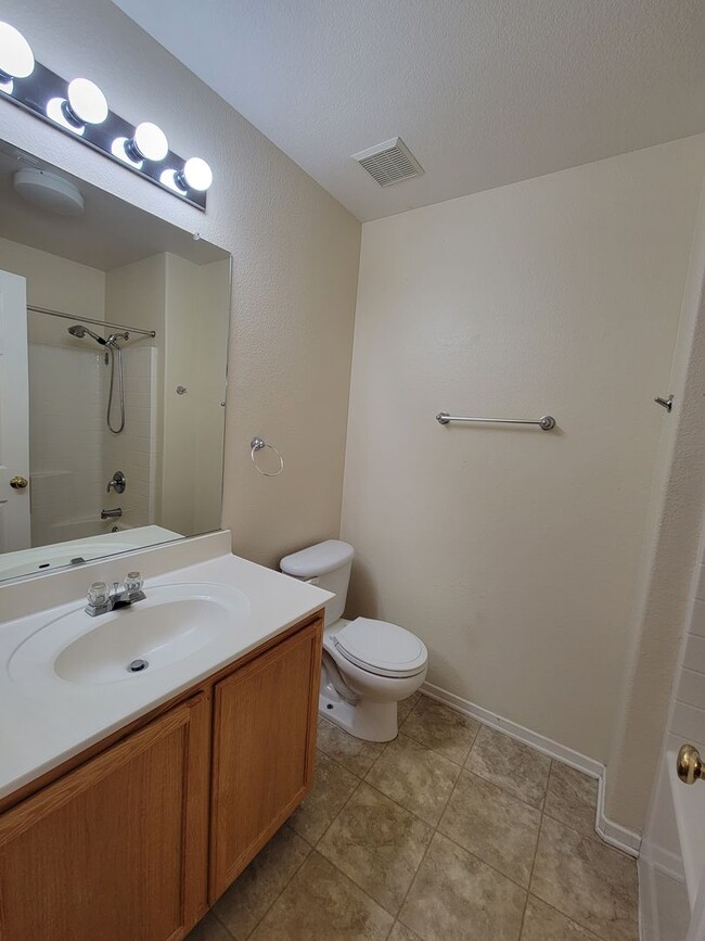 Building Photo - Beautiful Home available in Brawley