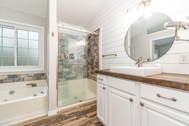 Building Photo - 1632 Shady Cove Ln