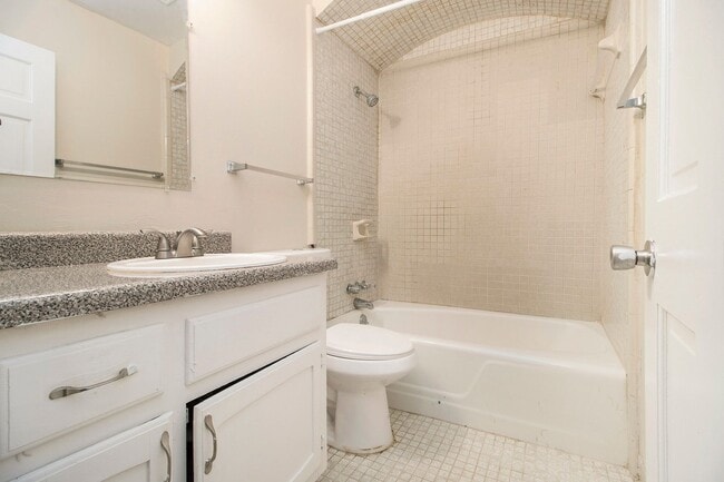 Building Photo - 3 Bedroom 2 Bath House