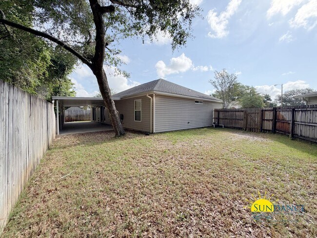 Building Photo - Charming 4BR Home in Fort Walton Beach Near Eglin AFB & Hurlburt Field!