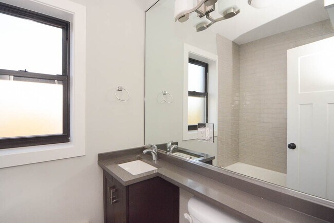 Building Photo - 725 W Brompton Ave