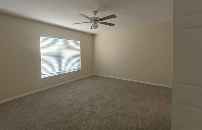 Building Photo - 3/2.5 Townhouse upgraded! UCF students welcome