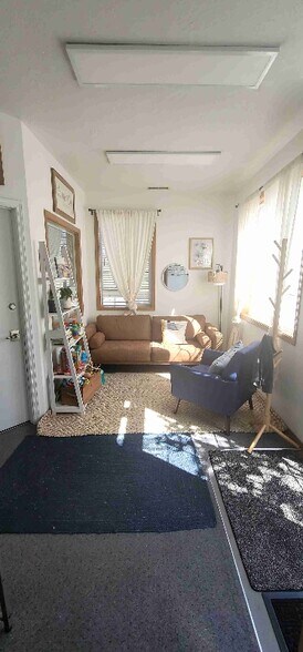 Primary Photo - 417 N Henry St