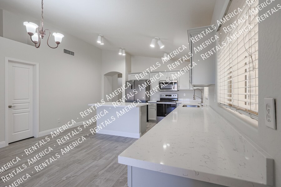 Building Photo - 3050 E Cherry Hills Pl