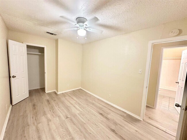 Building Photo - 4302 Scottsdale Rd