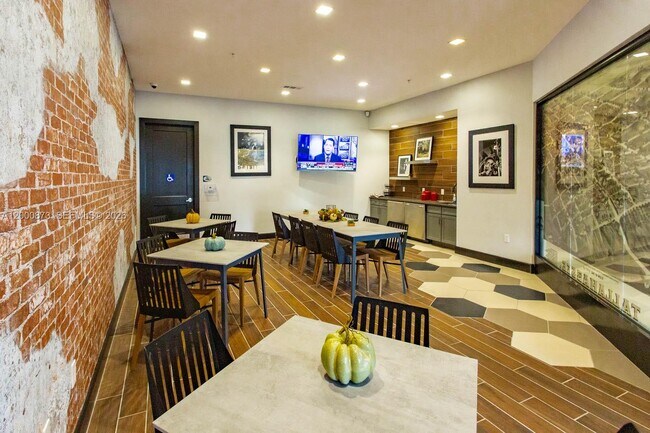 Building Photo - 448 W Georgia St