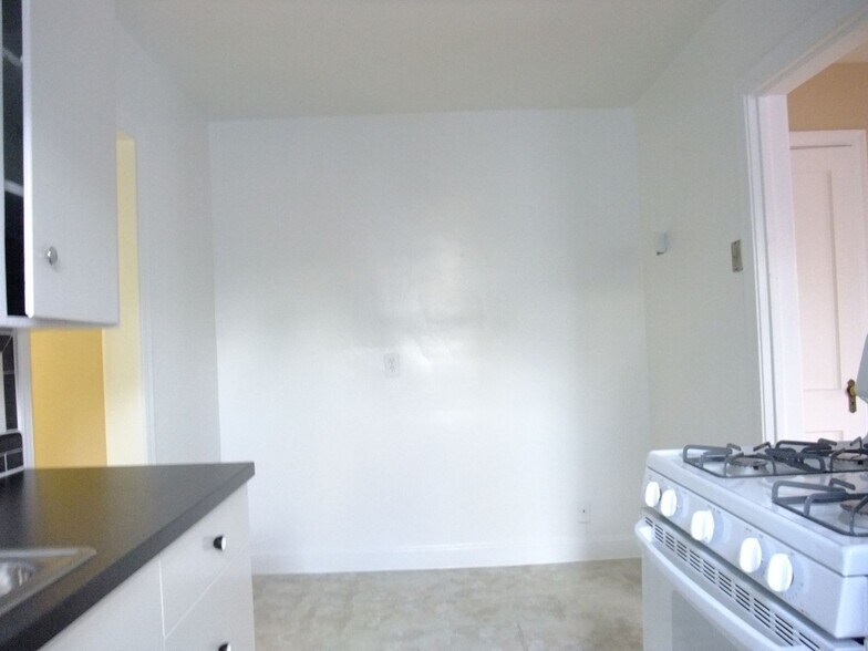 Building Photo - 8210 Greenwood Ave