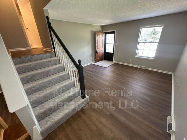 Building Photo - 8640 N Hull Ave