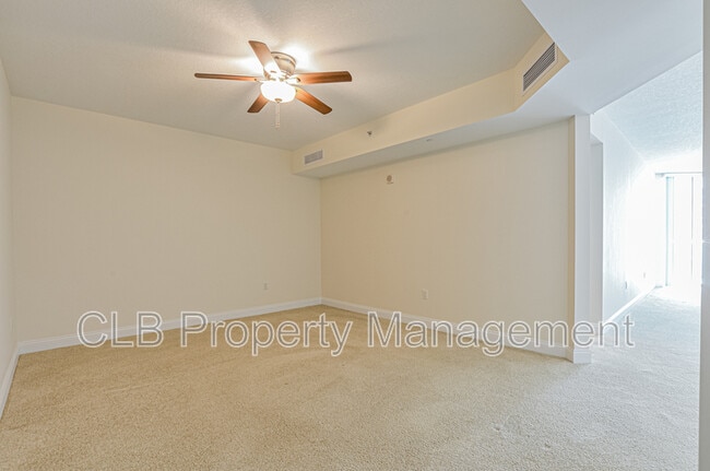 Building Photo - 241 Riverside Dr