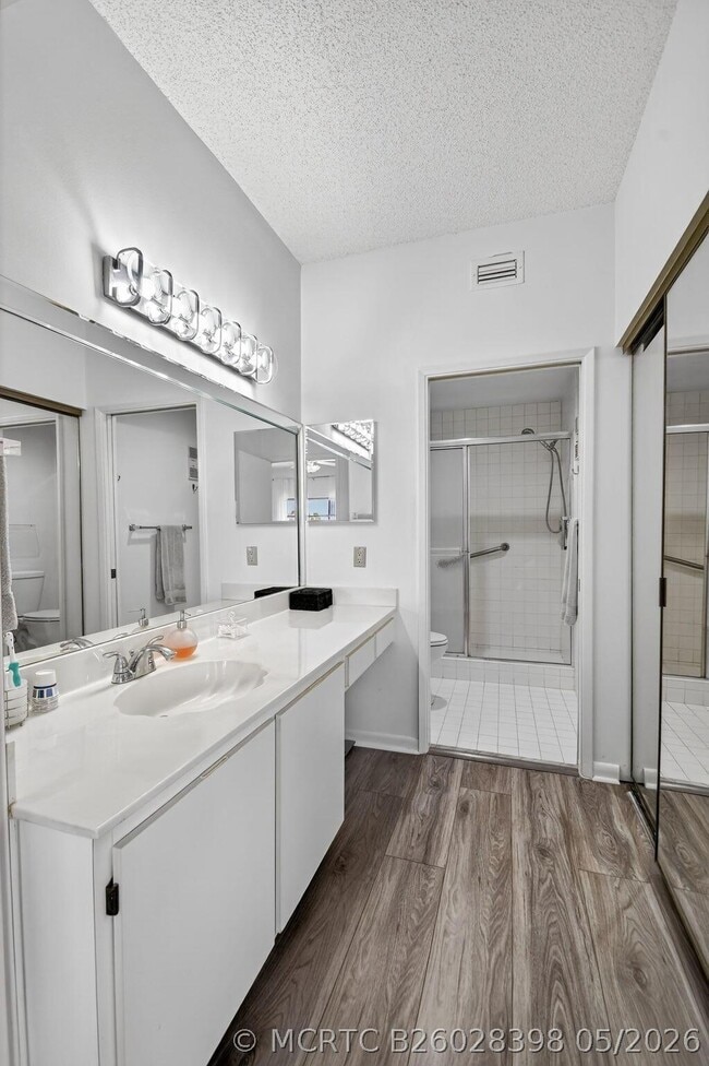 Building Photo - 6193 Pointe Regal Cir