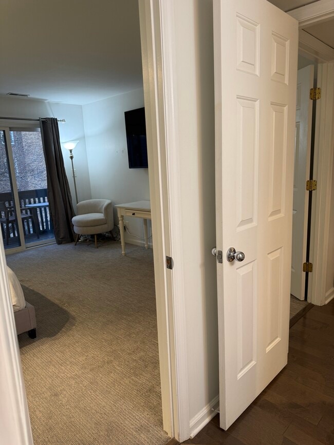 Building Photo - 4444 Lindell Blvd