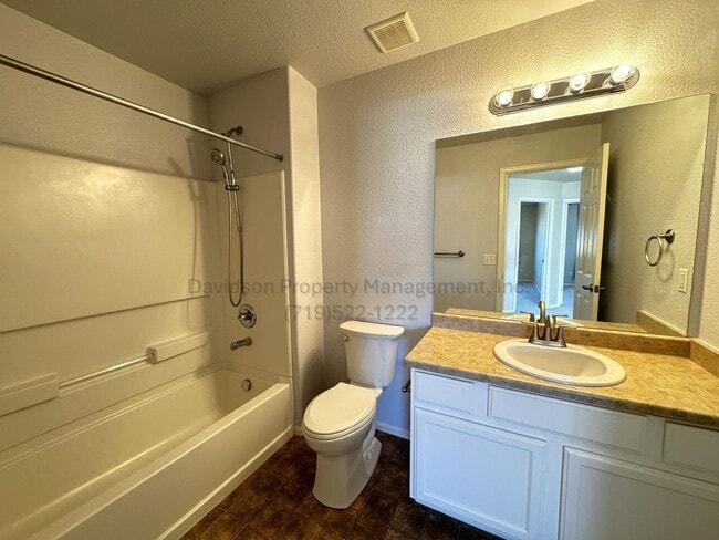 Building Photo - Gorgeous 5 Bedroom House in Security-Widefield