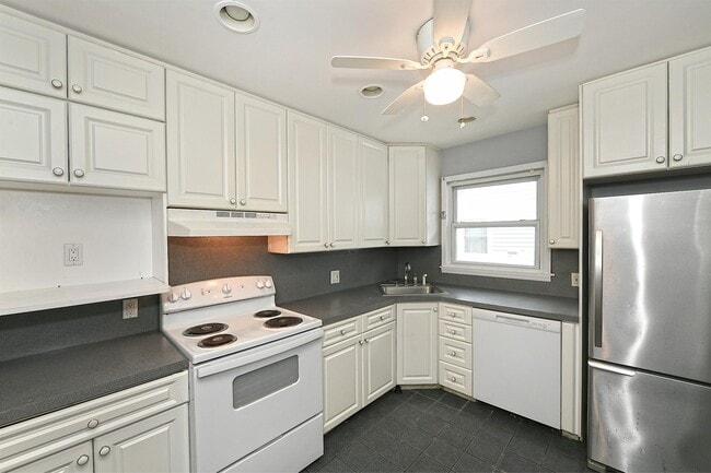 Building Photo - 38 Juanita Ave