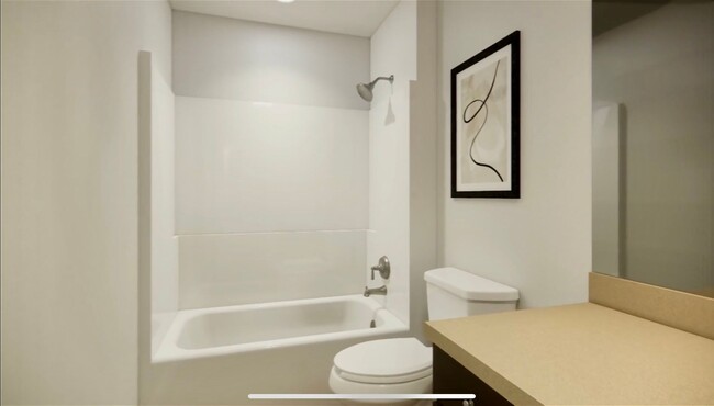 Building Photo - Ground Floor 2 Bed/2 Bath Unit with Great ...