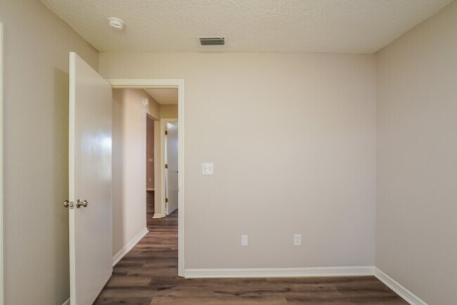 Building Photo - 2499 Lake Jackson Cir