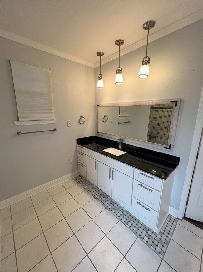 Building Photo - Newly remodeled, 4 bedroom, 2.5 bathroom home in Baton Rouge, LA